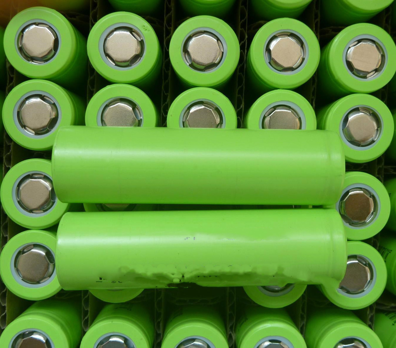 太陽(yáng)能路燈鋰電池